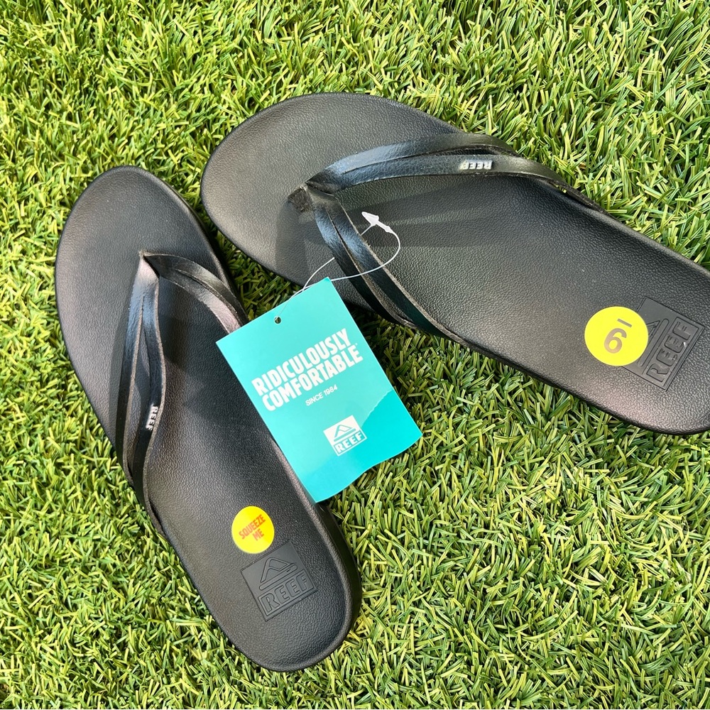 NWT Reef Cushion Black Flip Flops Size 9